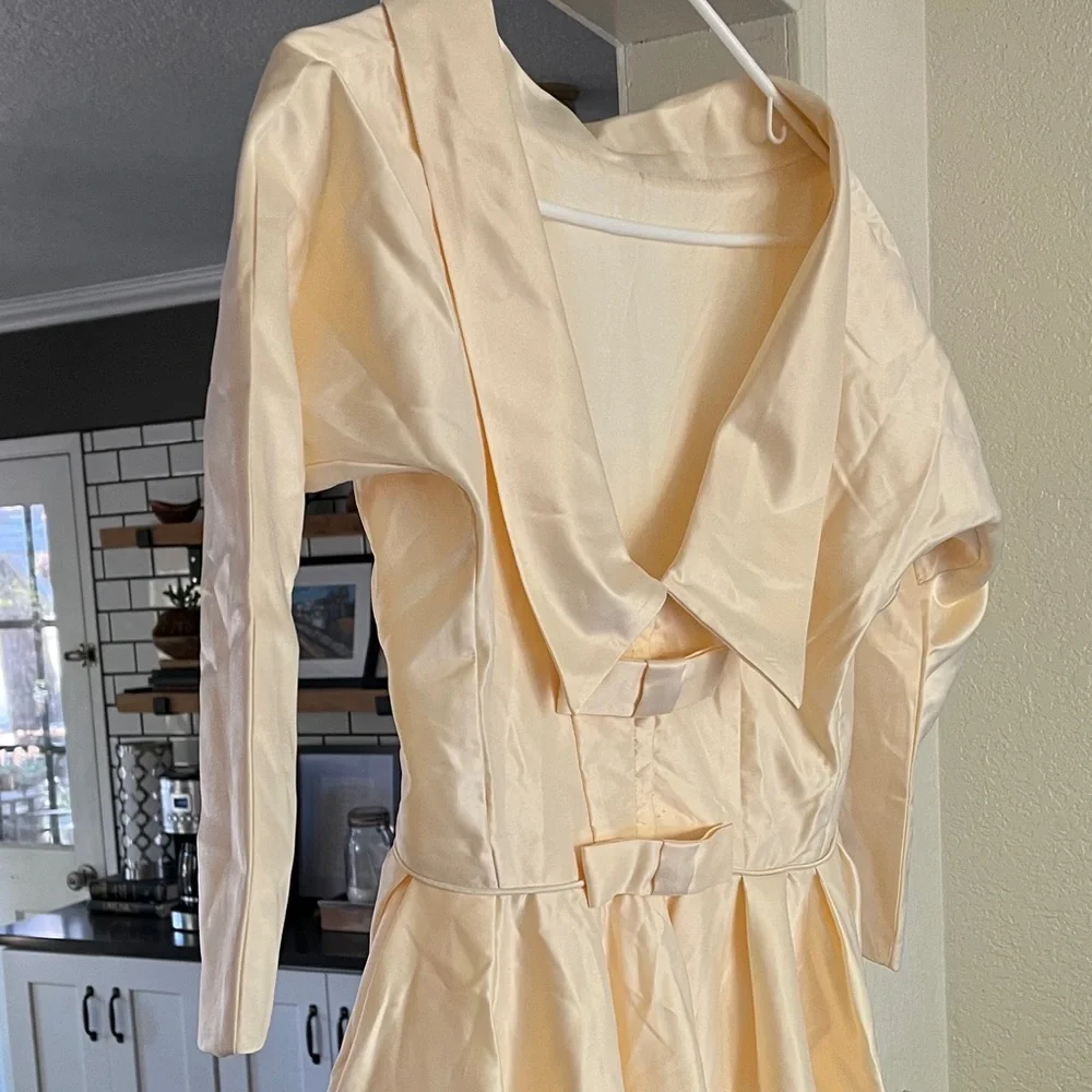 Unique Vintage Ivory Bow Detail Dress - Picture 3 of 9